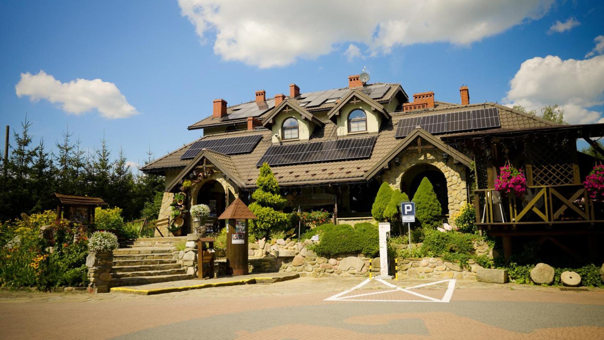 Hotel Restauracja Jas Wedrowniczek Rymanów エクステリア 写真