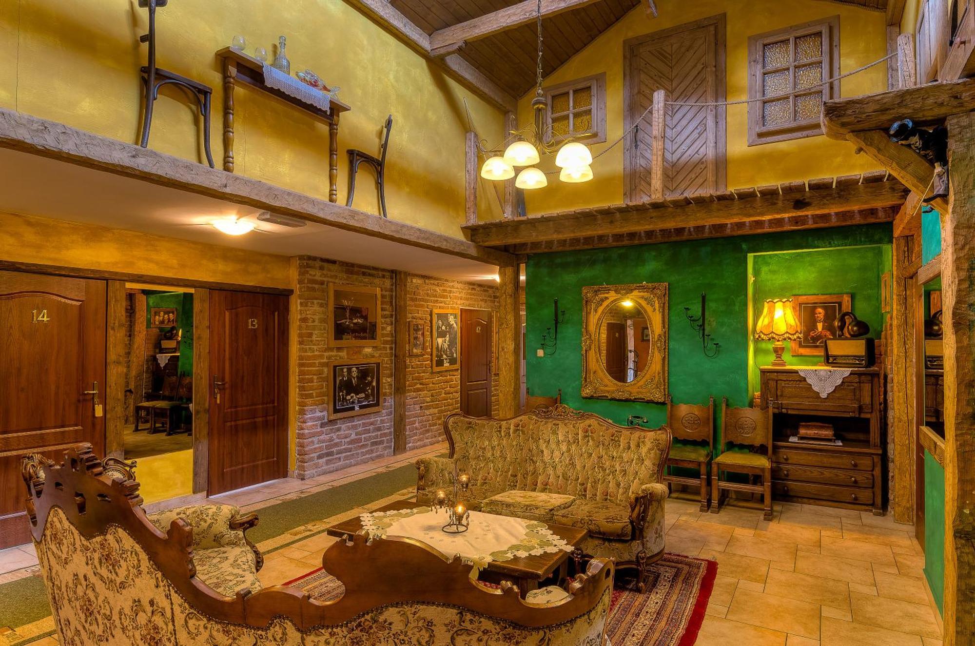 Hotel Restauracja Jas Wedrowniczek Rymanów エクステリア 写真
