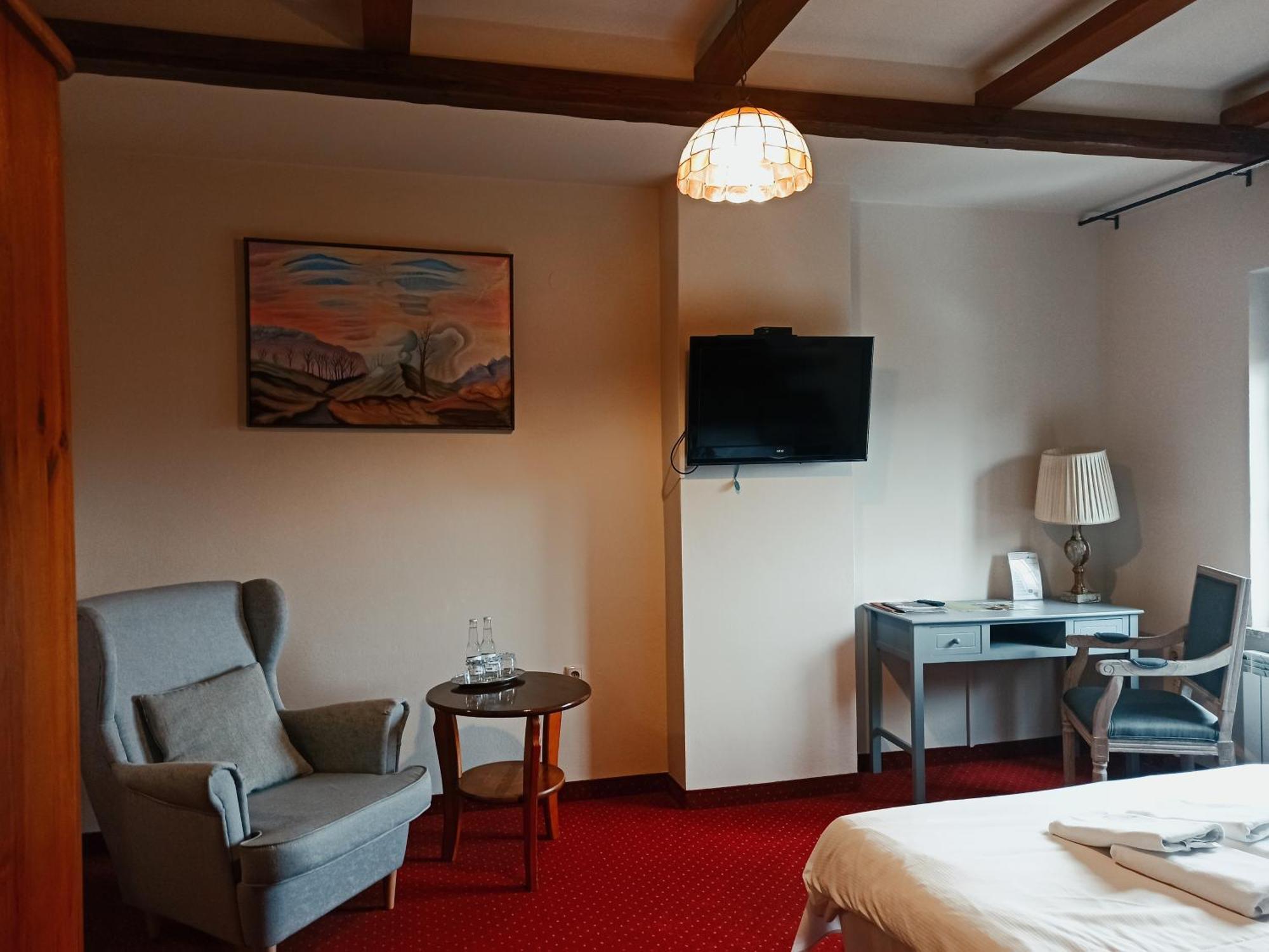 Hotel Restauracja Jas Wedrowniczek Rymanów エクステリア 写真