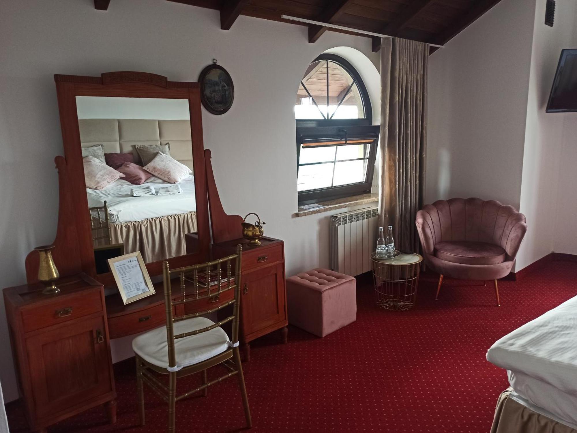 Hotel Restauracja Jas Wedrowniczek Rymanów エクステリア 写真