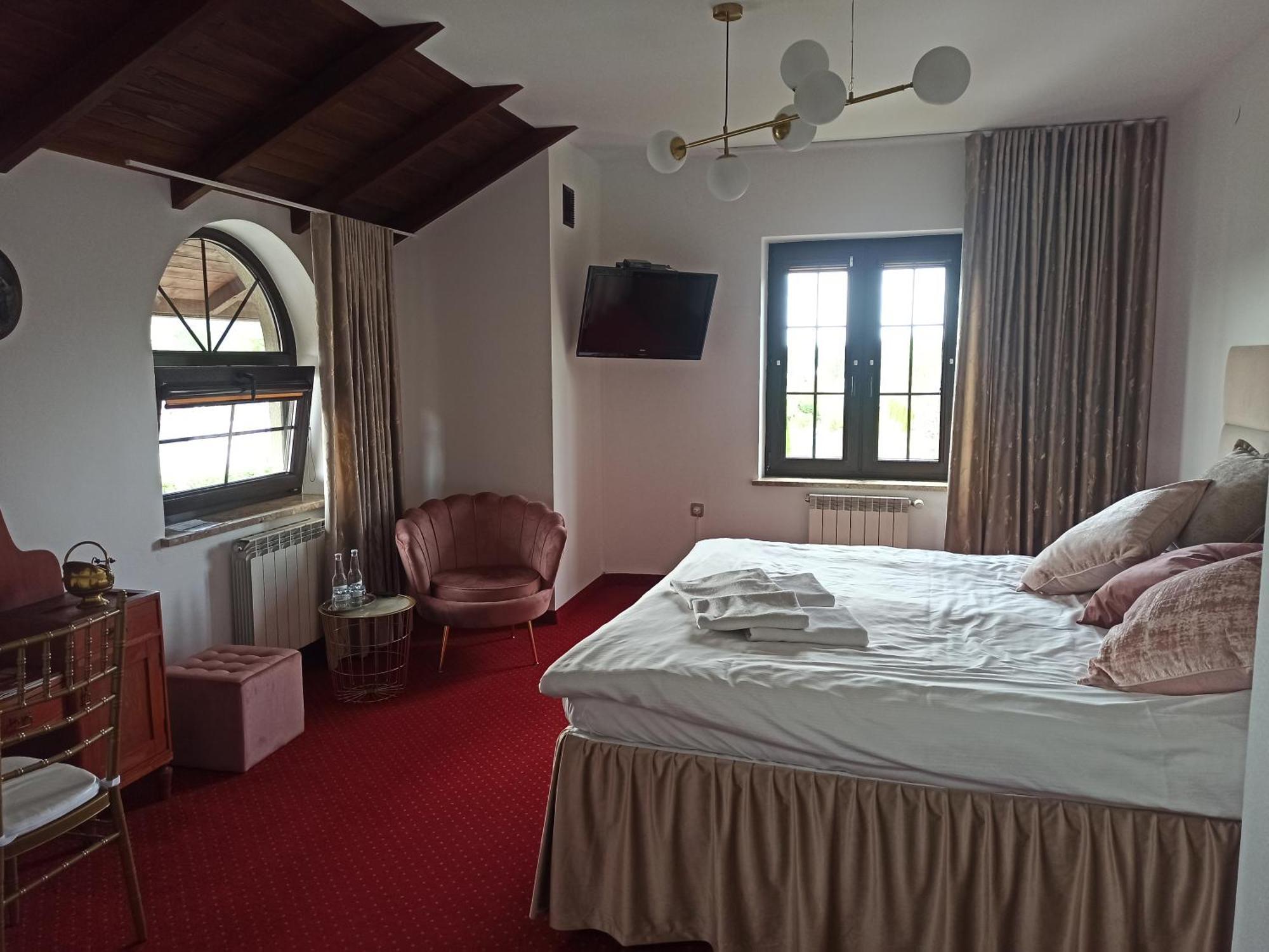 Hotel Restauracja Jas Wedrowniczek Rymanów エクステリア 写真